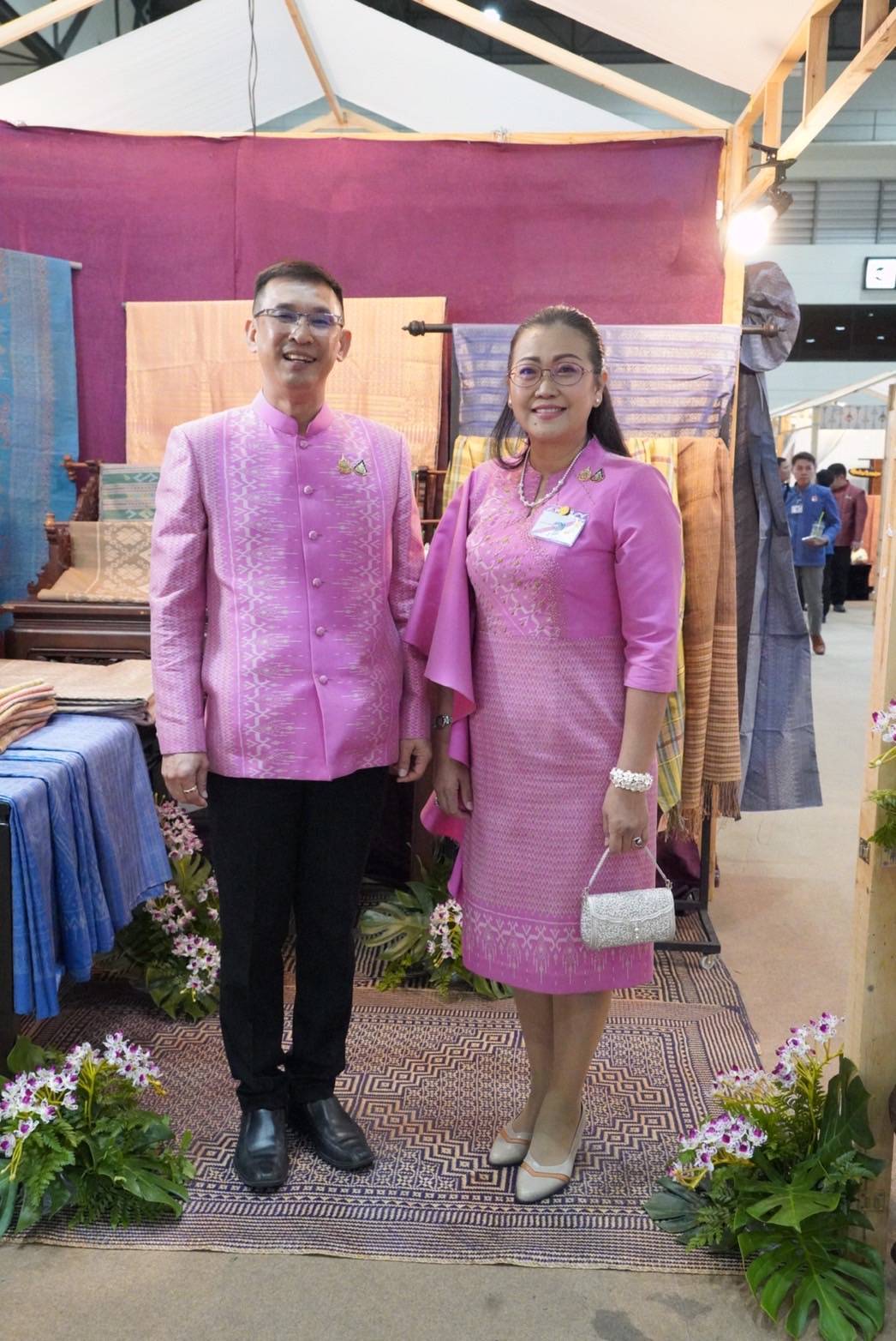 💠จังหวัดมหาสารคามร่วมงาน Silk Festival 2024 สู่การพัฒนาที่ยั่งยืน ภายใต้แนวคิด Silk Success Sustainability ต่อยอดภูมิปัญญาผ้าไทย เพื่อยกระดับสู่สากล และพัฒนาอย่างยั่งยืน จัดโดยกรมการพัฒนาชุมชน กระทรวงมหาดไทย💠
