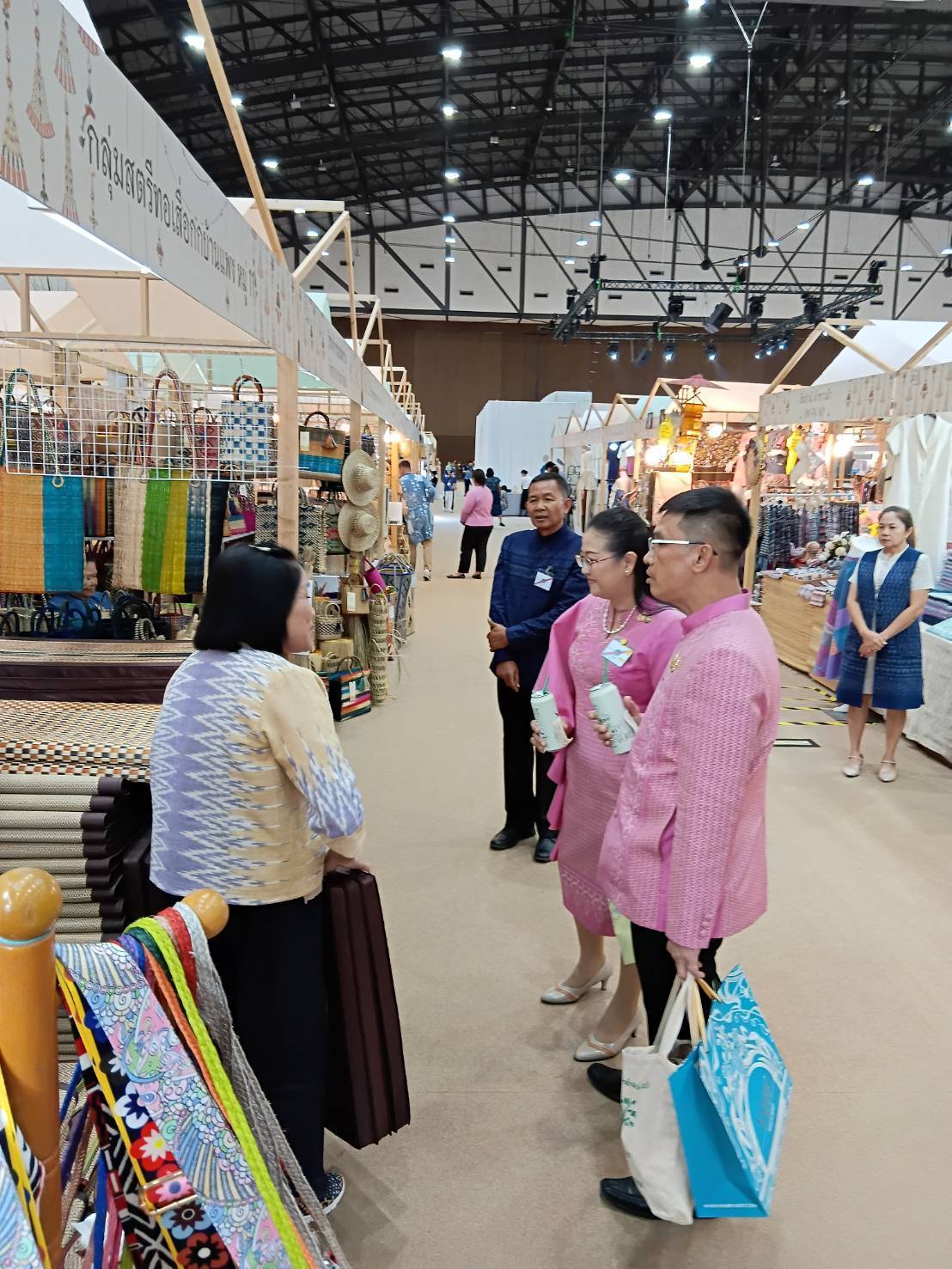 💠จังหวัดมหาสารคามร่วมงาน Silk Festival 2024 สู่การพัฒนาที่ยั่งยืน ภายใต้แนวคิด Silk Success Sustainability ต่อยอดภูมิปัญญาผ้าไทย เพื่อยกระดับสู่สากล และพัฒนาอย่างยั่งยืน จัดโดยกรมการพัฒนาชุมชน กระทรวงมหาดไทย💠