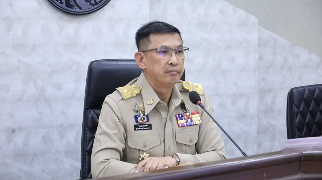 💠จังหวัดมหาสารคาม มอบโล่รางวัลและเกียรติบัตรการประกวดผ้าสไบลายเอกลักษณ์จังหวัดมหาสารคามรจัดโดยสำนักงานพัฒนาชุมชนจังหวัดมหาสารคาม ในที่ประชุมกรมการจังหวัด  ประจำเดือนพฤศจิกายน 2567💠