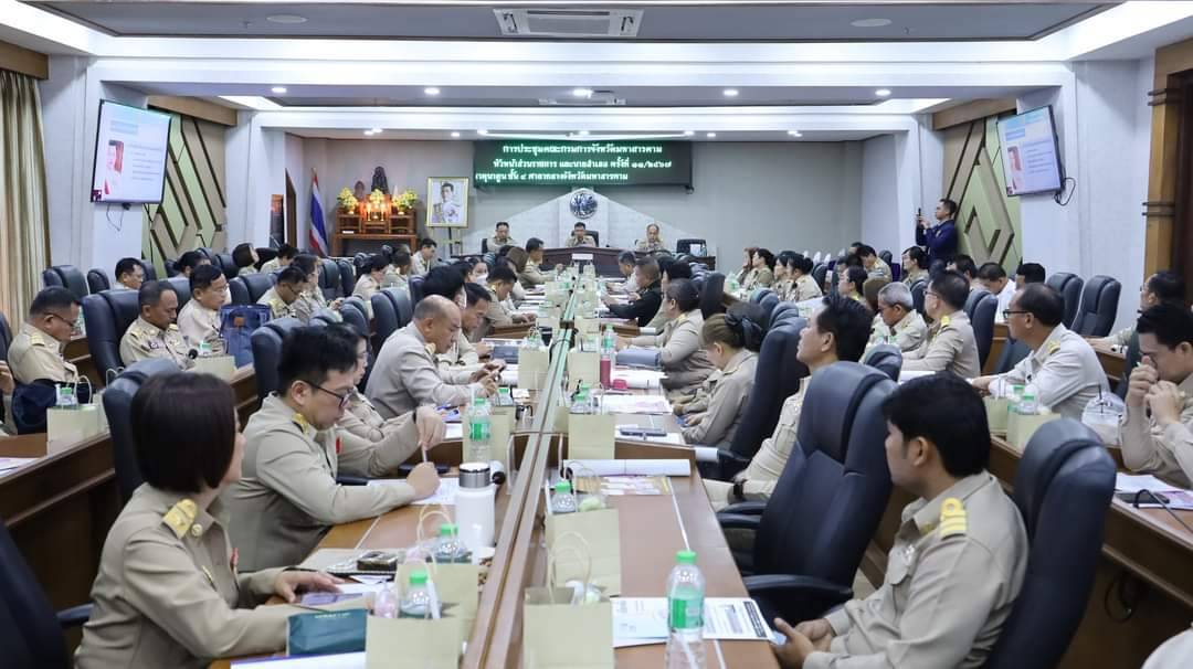 💠จังหวัดมหาสารคาม มอบโล่รางวัลและเกียรติบัตรการประกวดผ้าสไบลายเอกลักษณ์จังหวัดมหาสารคามรจัดโดยสำนักงานพัฒนาชุมชนจังหวัดมหาสารคาม ในที่ประชุมกรมการจังหวัด  ประจำเดือนพฤศจิกายน 2567💠