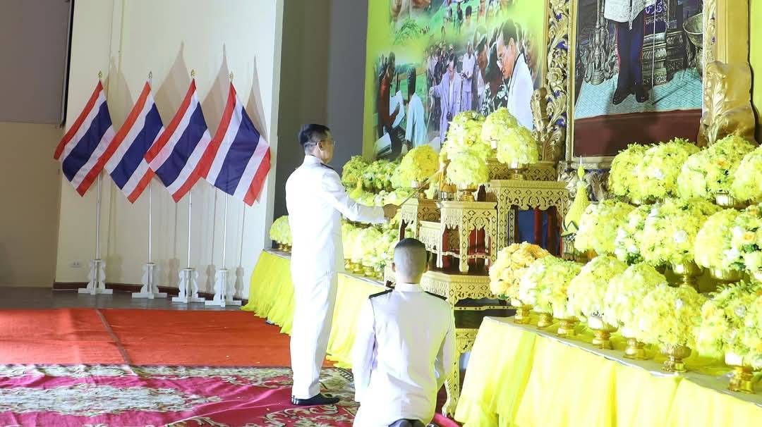 💠จังหวัดมหาสารคาม จัดพิธีวางพานพุ่มดอกไม้ถวายราชสักการะ เนื่องในวันคล้ายวันพระบรมราชสมภพ พระบาทสมเด็จพระบรมชนกาธิเบศร มหาภูมิพลอดุลยเดชมหาราช บรมนาถบพิตร วันชาติ และวันพ่อแห่งชาติ 5 ธันวาคม 2567💠
