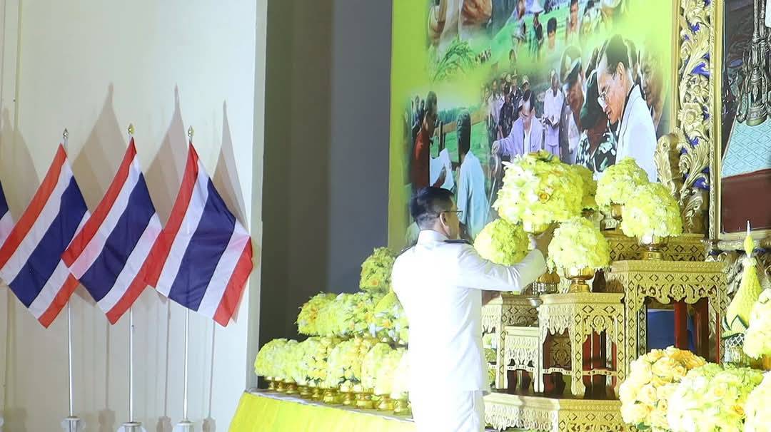 💠จังหวัดมหาสารคาม จัดพิธีวางพานพุ่มดอกไม้ถวายราชสักการะ เนื่องในวันคล้ายวันพระบรมราชสมภพ พระบาทสมเด็จพระบรมชนกาธิเบศร มหาภูมิพลอดุลยเดชมหาราช บรมนาถบพิตร วันชาติ และวันพ่อแห่งชาติ 5 ธันวาคม 2567💠