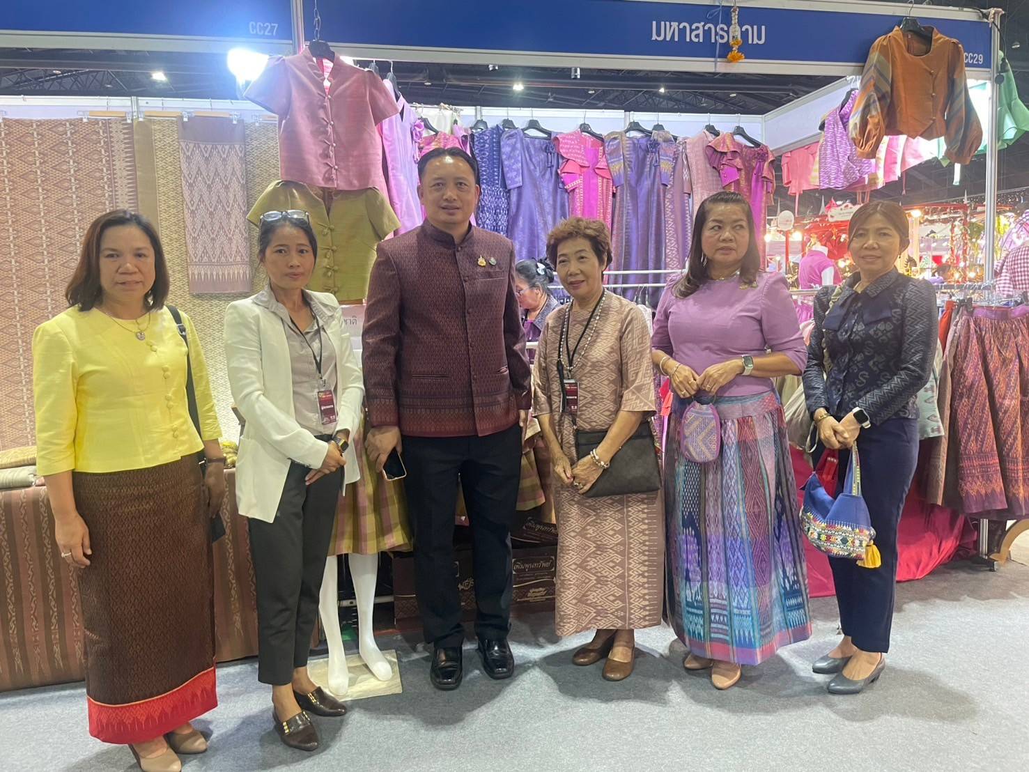 รองผู้ว่าราชการจังหวัดมหาสารคามพร้อมด้วยพัฒนาการจังหวัดมหาสารคาม เยื่ยมชมและให้กำลังใจ ผู้ประกอบการ OTOP จังหวัดมหาสารคาม เข้าร่วมจำหน่ายสินค้าในงาน OTOP City 2024 HAPPY Market “มอบความสุข ด้วยของขวัญล้ำค่า จากภูมิปัญญาไทย” ระหว่างวันที่ 14 – 22 ธันวาคม 2567 ณ อาคารชาเลนเจอร์ 1-3 อิมแพ็ค เมืองทองธานี อ.ปากเกร็ด จ.นนทบุรี