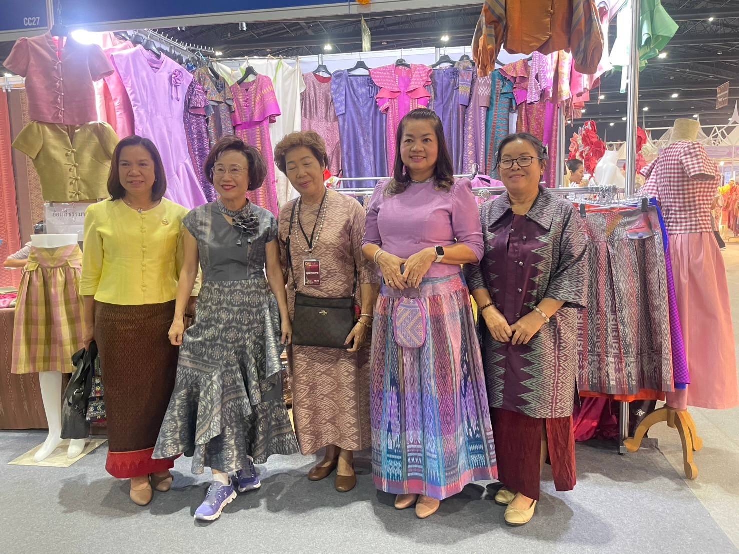 รองผู้ว่าราชการจังหวัดมหาสารคามพร้อมด้วยพัฒนาการจังหวัดมหาสารคาม เยื่ยมชมและให้กำลังใจ ผู้ประกอบการ OTOP จังหวัดมหาสารคาม เข้าร่วมจำหน่ายสินค้าในงาน OTOP City 2024 HAPPY Market “มอบความสุข ด้วยของขวัญล้ำค่า จากภูมิปัญญาไทย” ระหว่างวันที่ 14 – 22 ธันวาคม 2567 ณ อาคารชาเลนเจอร์ 1-3 อิมแพ็ค เมืองทองธานี อ.ปากเกร็ด จ.นนทบุรี
