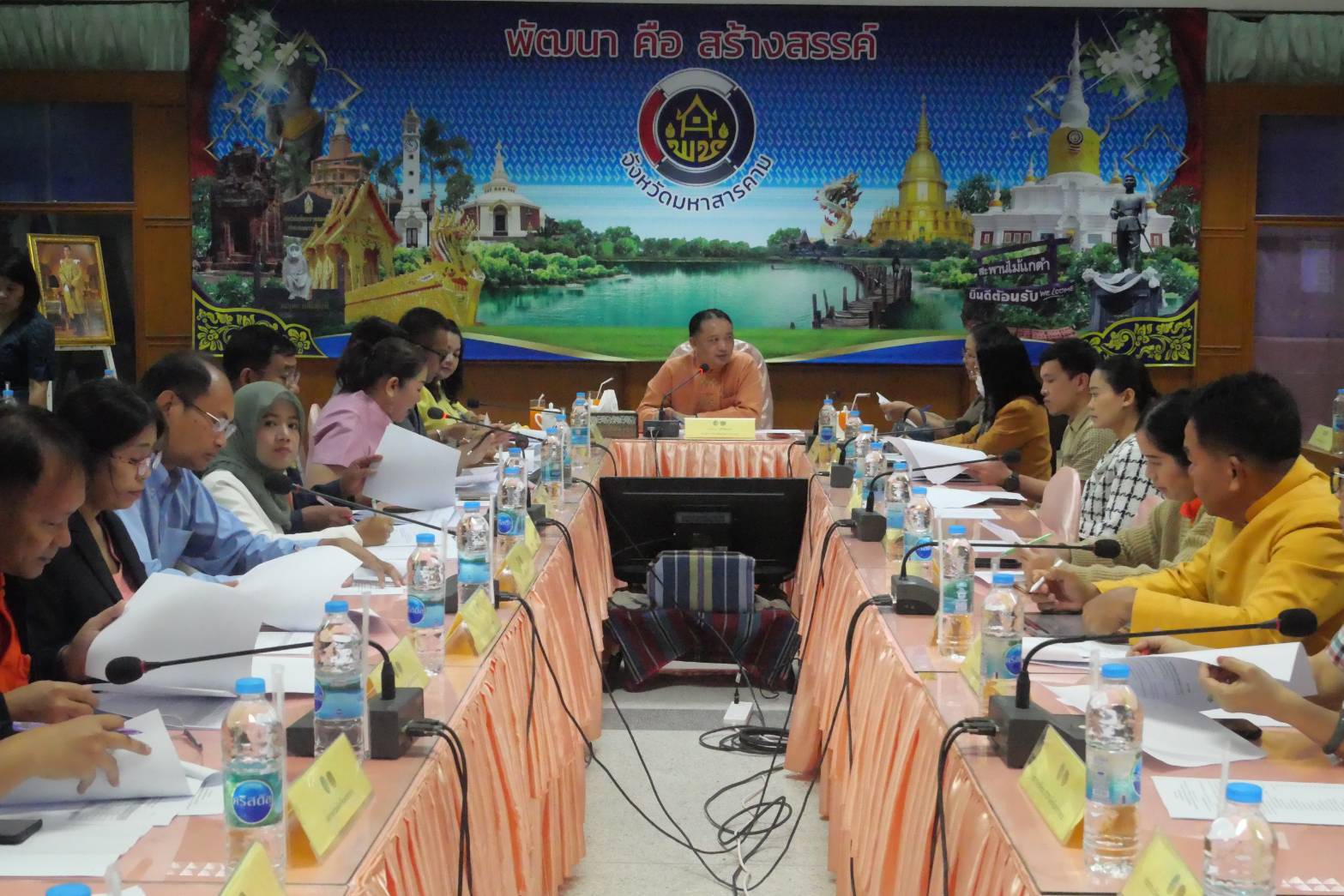 💠จังหวัดมหาสารคาม ประชุมคณะกรรมการจัดงานเส้นสายลายผ้า ในงานประเพณีบุญเบิกฟ้าและงานกาชาดจังหวัดมหาสารคาม 💠