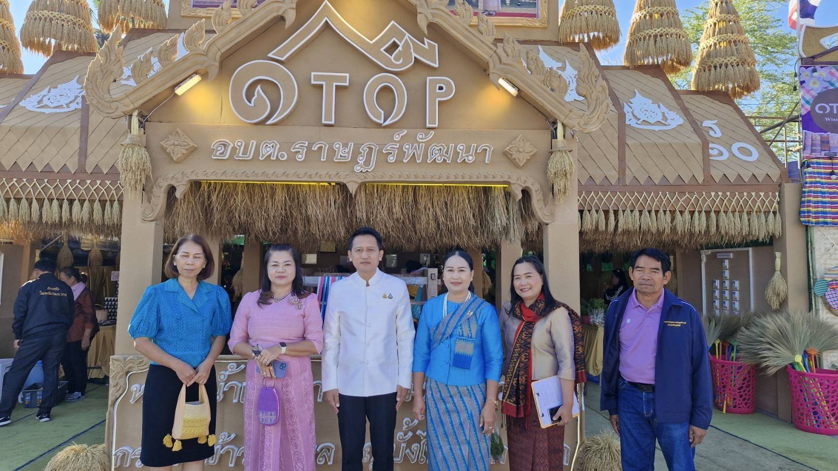 💠พช.มหาสารคามร่วมเปิดงาน มหกรรมสินค้าชุมชนหนึ่งตำบล หนึ่งผลิตภัณฑ์ (OTOP) และงานกาชาดอำเภอ พยัคฆภูมิพิสัย ประจำปี 2567💠