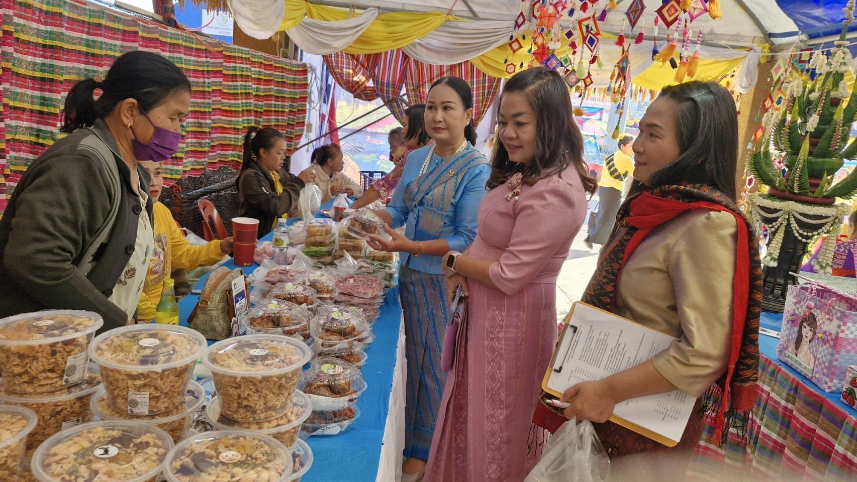 💠พช.มหาสารคามร่วมเปิดงาน มหกรรมสินค้าชุมชนหนึ่งตำบล หนึ่งผลิตภัณฑ์ (OTOP) และงานกาชาดอำเภอ พยัคฆภูมิพิสัย ประจำปี 2567💠