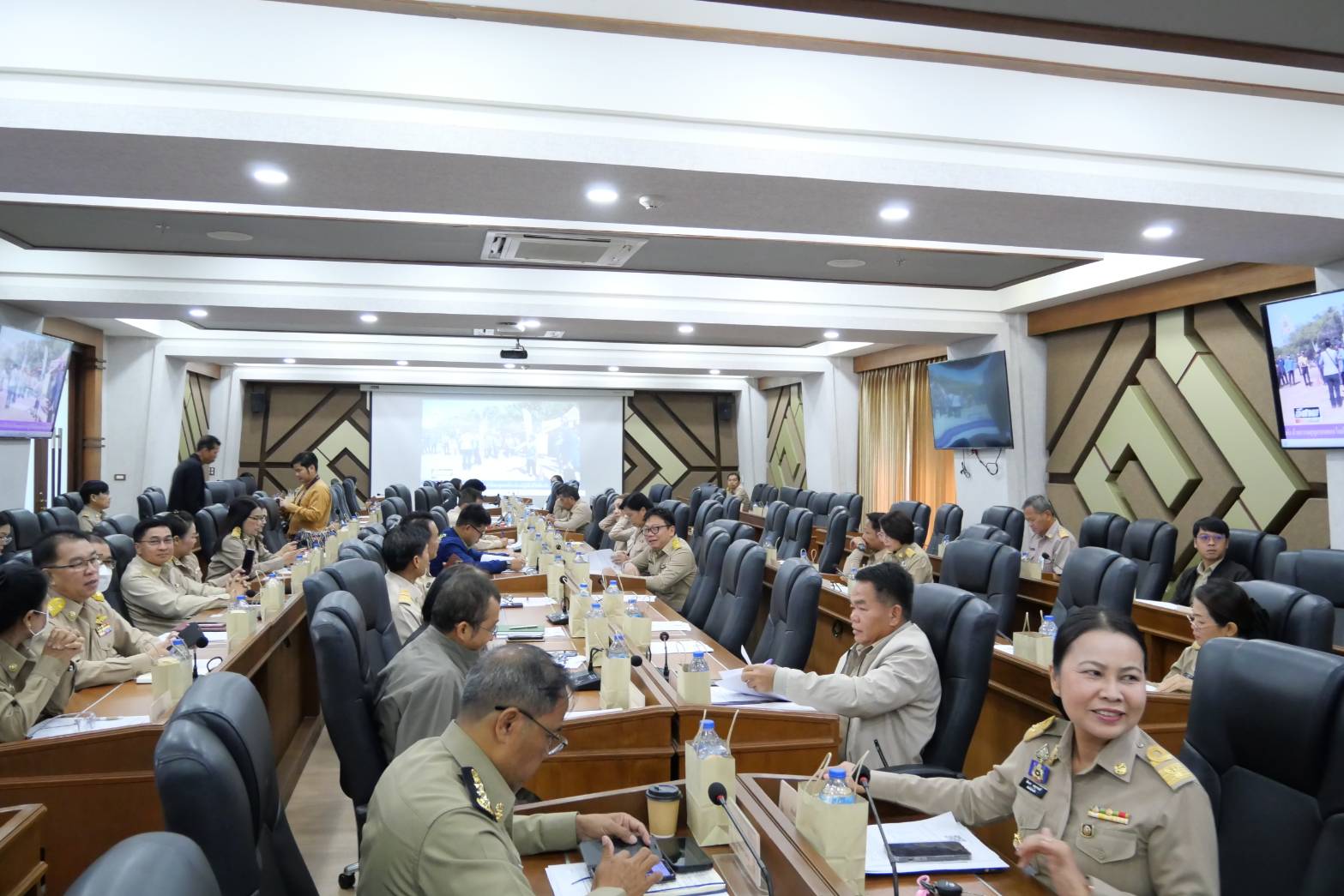พช.มหาสารคาม ร่วมประชุมกรมการจังหวัดมหาสารคาม ประจำเดือน ธันวาคม 2567