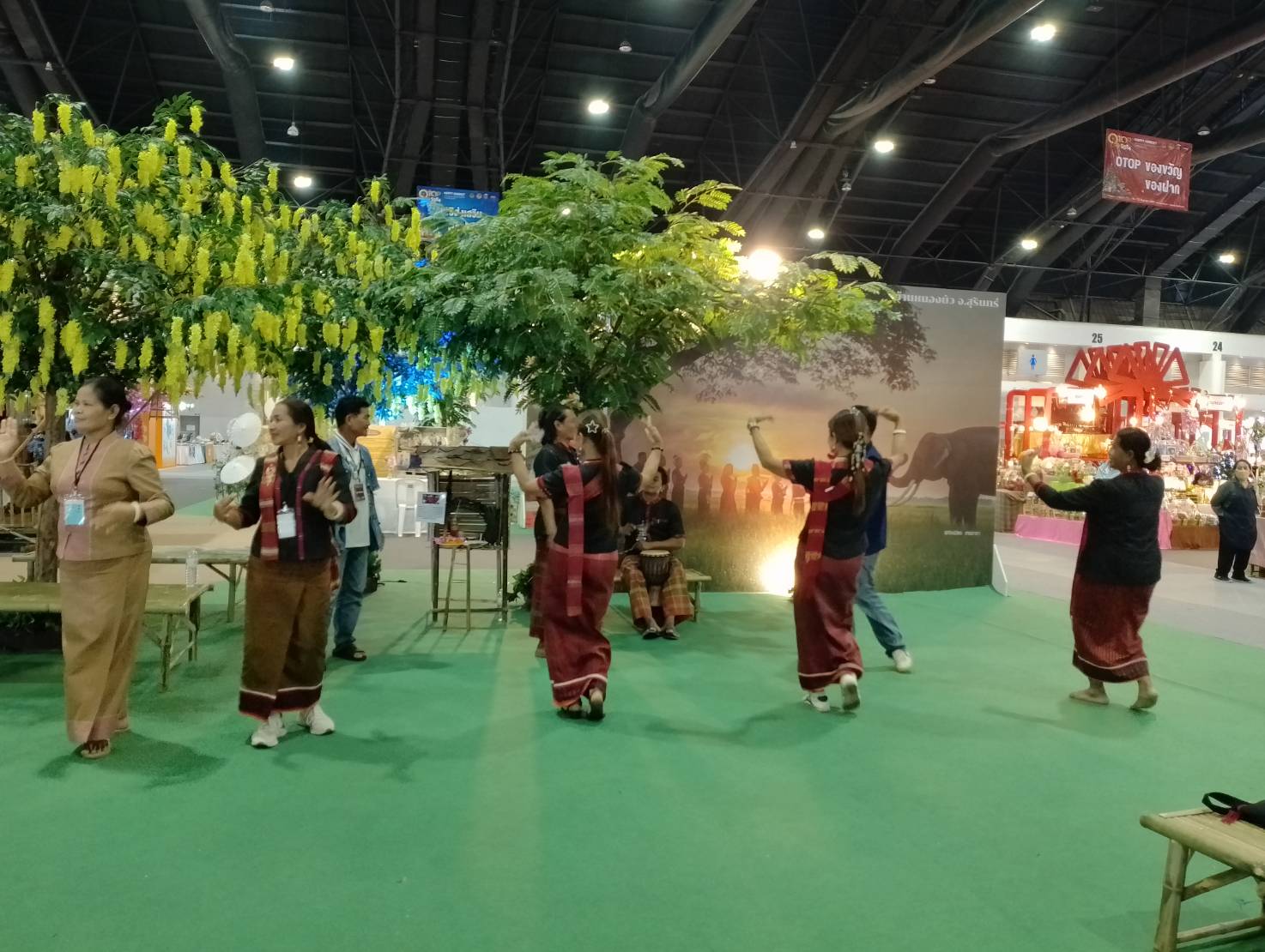 พช.มหาสารคาม ร่วมงาน OTOP City 2024 “Happy Market มอบความสุข ด้วยของขวัญล้ำค่า จากภูมิปัญญาไทย”
