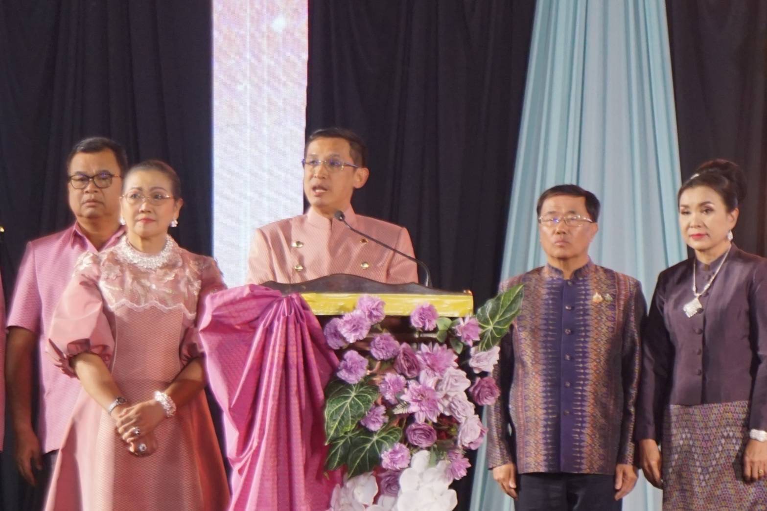 พช.มหาสารคาม จัดงาน “ราตรีเส้นสายลายผ้า” ในงาน “ประเพณีบุญเบิกฟ้าและงานกาชาดประจำปี 2568”