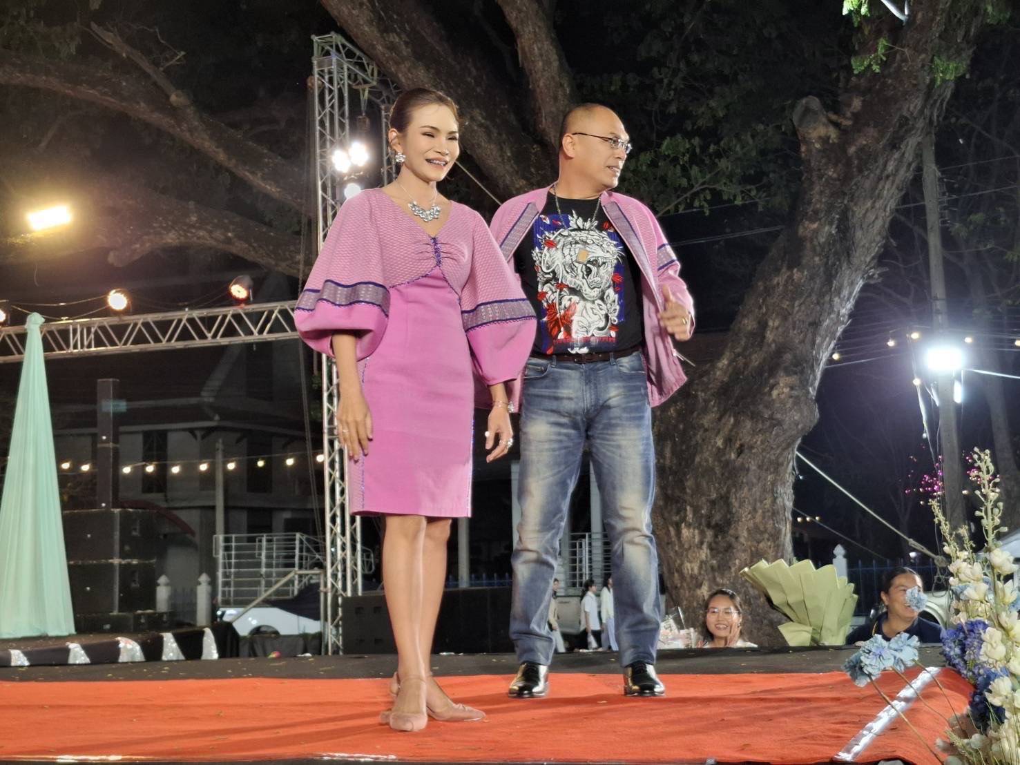 พช.มหาสารคาม จัดงาน “ราตรีเส้นสายลายผ้า” ในงาน “ประเพณีบุญเบิกฟ้าและงานกาชาดประจำปี 2568”