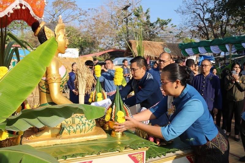 พช.มหาสารคาม ร่วมประกอบพิธีบวงสรวงแม่โพสพ วันขึ้น 3 ค่ำ เดือน 3 ในงานประเพณีบุญเบิกฟ้าและงานกาชาดจังหวัดมหาสารคาม ประจำปี 2568