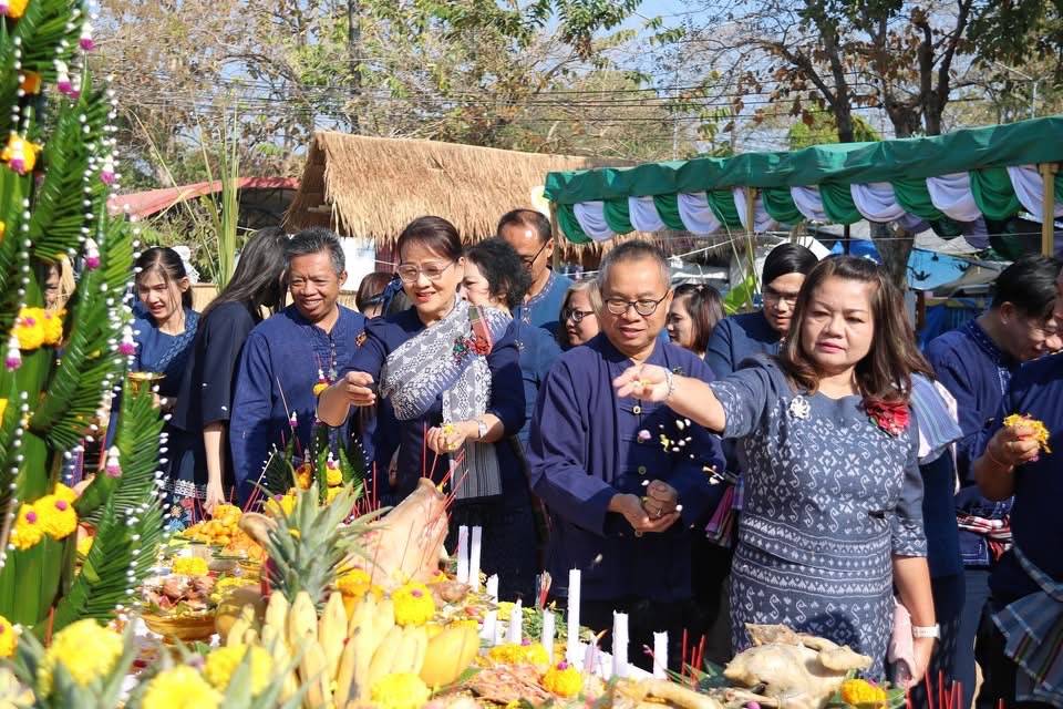พช.มหาสารคาม ร่วมประกอบพิธีบวงสรวงแม่โพสพ วันขึ้น 3 ค่ำ เดือน 3 ในงานประเพณีบุญเบิกฟ้าและงานกาชาดจังหวัดมหาสารคาม ประจำปี 2568