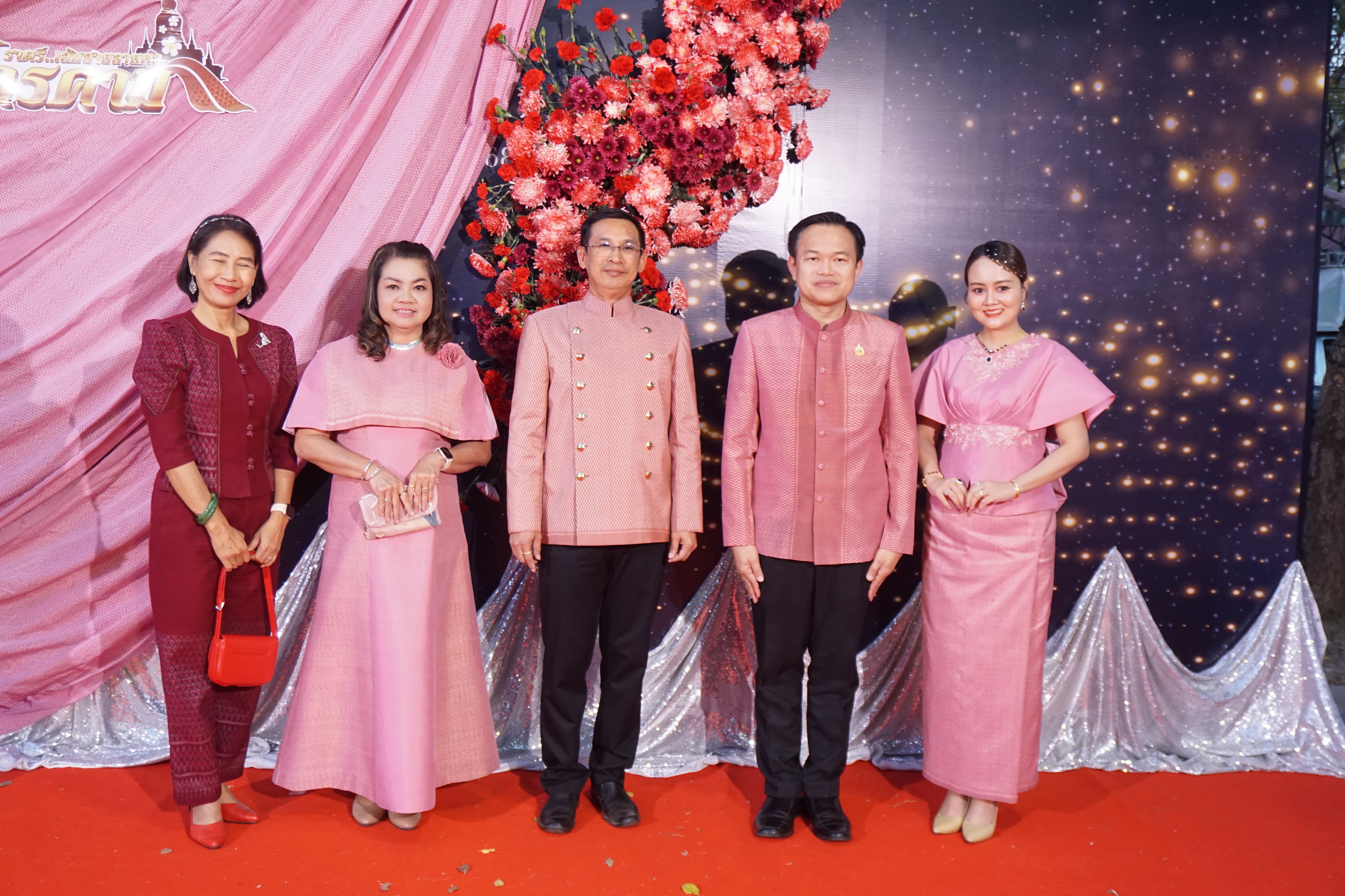 พช.มหาสารคาม จัดงาน “ราตรีเส้นสายลายผ้า” ในงาน “ประเพณีบุญเบิกฟ้าและงานกาชาดประจำปี 2568”
