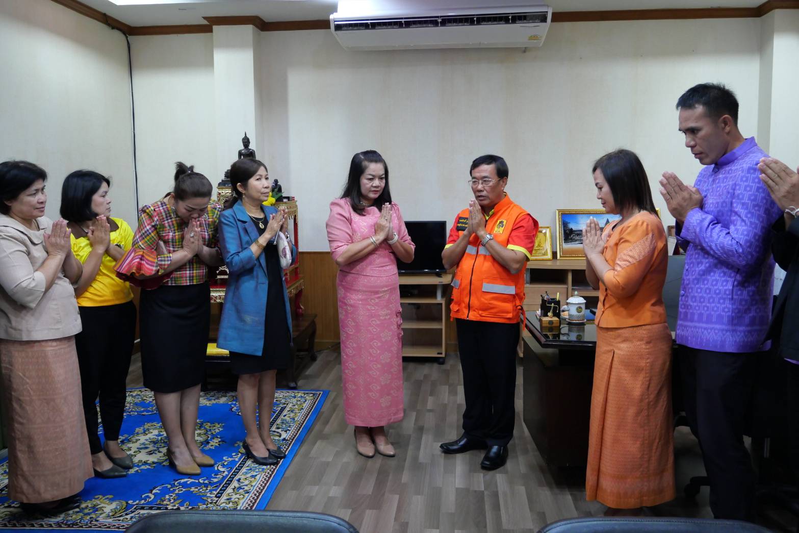 พช.มหาสารคาม เข้าขอพรและรับมอบโอวาทแนวทางปฎิบัติงาน ปี 2568 จากผู้ว่าราชการจังหวัดมหาสารคาม และคณะผู้บริหารจังหวัดมหาสารคาม