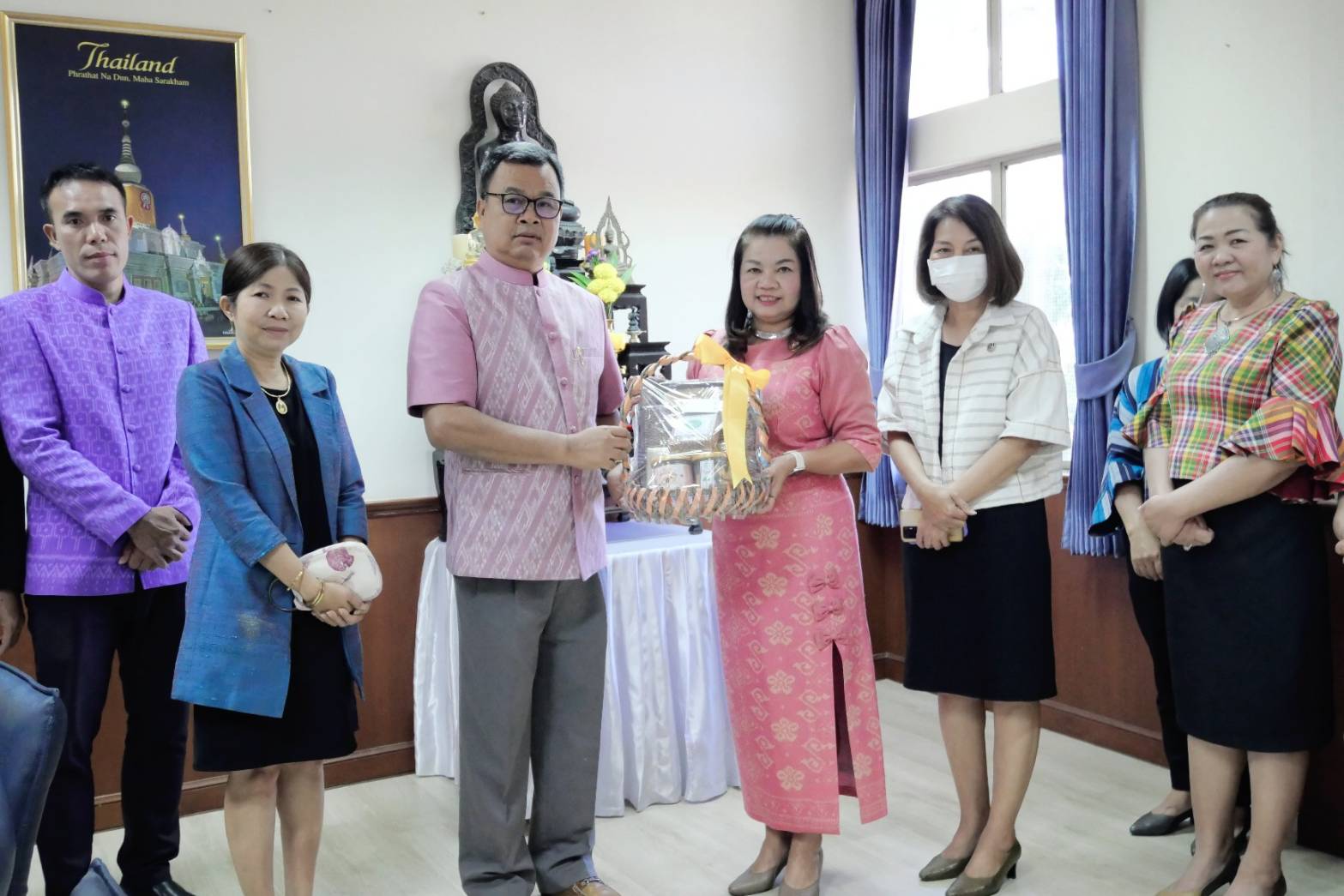 พช.มหาสารคาม เข้าขอพรและรับมอบโอวาทแนวทางปฎิบัติงาน ปี 2568 จากผู้ว่าราชการจังหวัดมหาสารคาม และคณะผู้บริหารจังหวัดมหาสารคาม