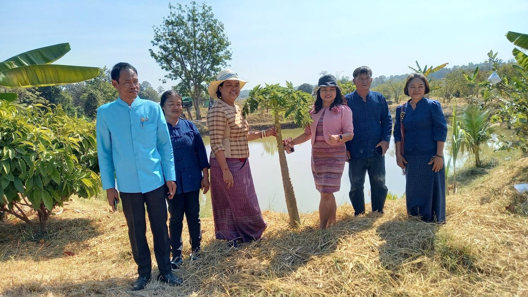 พช.มหาสารคาม ร่วมต้อนรับผู้ตรวจราชการกรม  ลงพื้นที่  ติดตามผลการขับเคลื่อนภารกิจตามนโยบายกรมการพัฒนาชุมชน พื้นที่อำเภอแกดำ จังหวัดมหาสารคาม