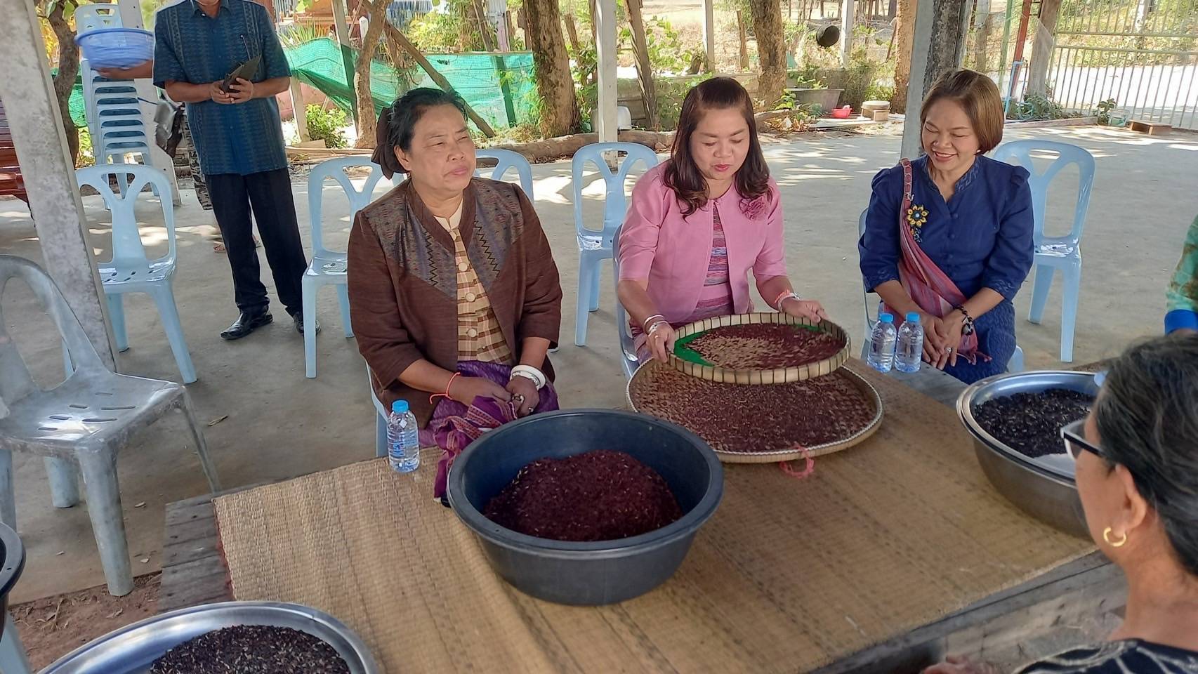 พช.มหาสารคาม ร่วมต้อนรับผู้ตรวจราชการกรม  ลงพื้นที่  ติดตามผลการขับเคลื่อนภารกิจตามนโยบายกรมการพัฒนาชุมชน พื้นที่อำเภอแกดำ จังหวัดมหาสารคาม