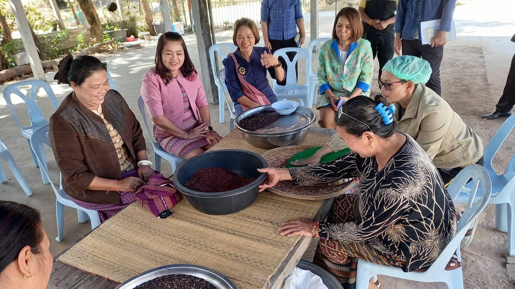 พช.มหาสารคาม ร่วมต้อนรับผู้ตรวจราชการกรม  ลงพื้นที่  ติดตามผลการขับเคลื่อนภารกิจตามนโยบายกรมการพัฒนาชุมชน พื้นที่อำเภอแกดำ จังหวัดมหาสารคาม