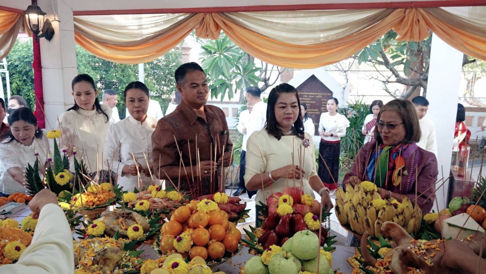 พช.มหาสารคาม ร่วมพิธีบูชามเหศักดิ์หลักเมือง งานประเพณีบุญเบิกฟ้าและงานกาชาดจังหวัดมหาสารคาม ประจำปี 2568