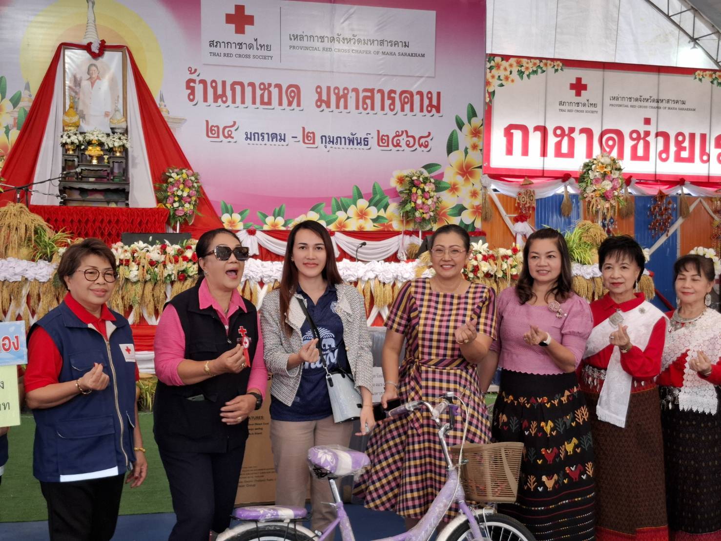 📢พช.มหาสารคาม : ยกขบวนทีมงาน ร่วมกิจกรรมออกร้านกาชาด ประจำปี 2568
