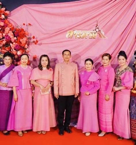 พช.มหาสารคาม จัดงาน “ราตรีเส้นสายลายผ้า” ในงาน “ประเพณีบุญเบิกฟ้าและงานกาชาดประจำปี 2568”