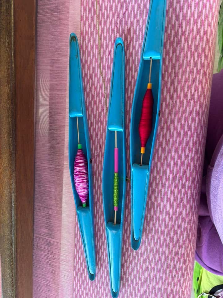 รองผู้ว่าราชการจังหวัดมหาสารคาม ลงพื้นที่ติดตามการผ้ามัดหมี่ลายเกล็ดสิริสา ลายผ้าฉลอง 160 ปี จังหวัดมหาสารคาม พร้อมพบปะเยี่ยมเยียนให้กำลังใจ กลุ่มพัฒนาทอผ้าบ้านหนองจิก ม.7 ต.พระธาตุ อ.นาดูน จ.มหาสารคาม