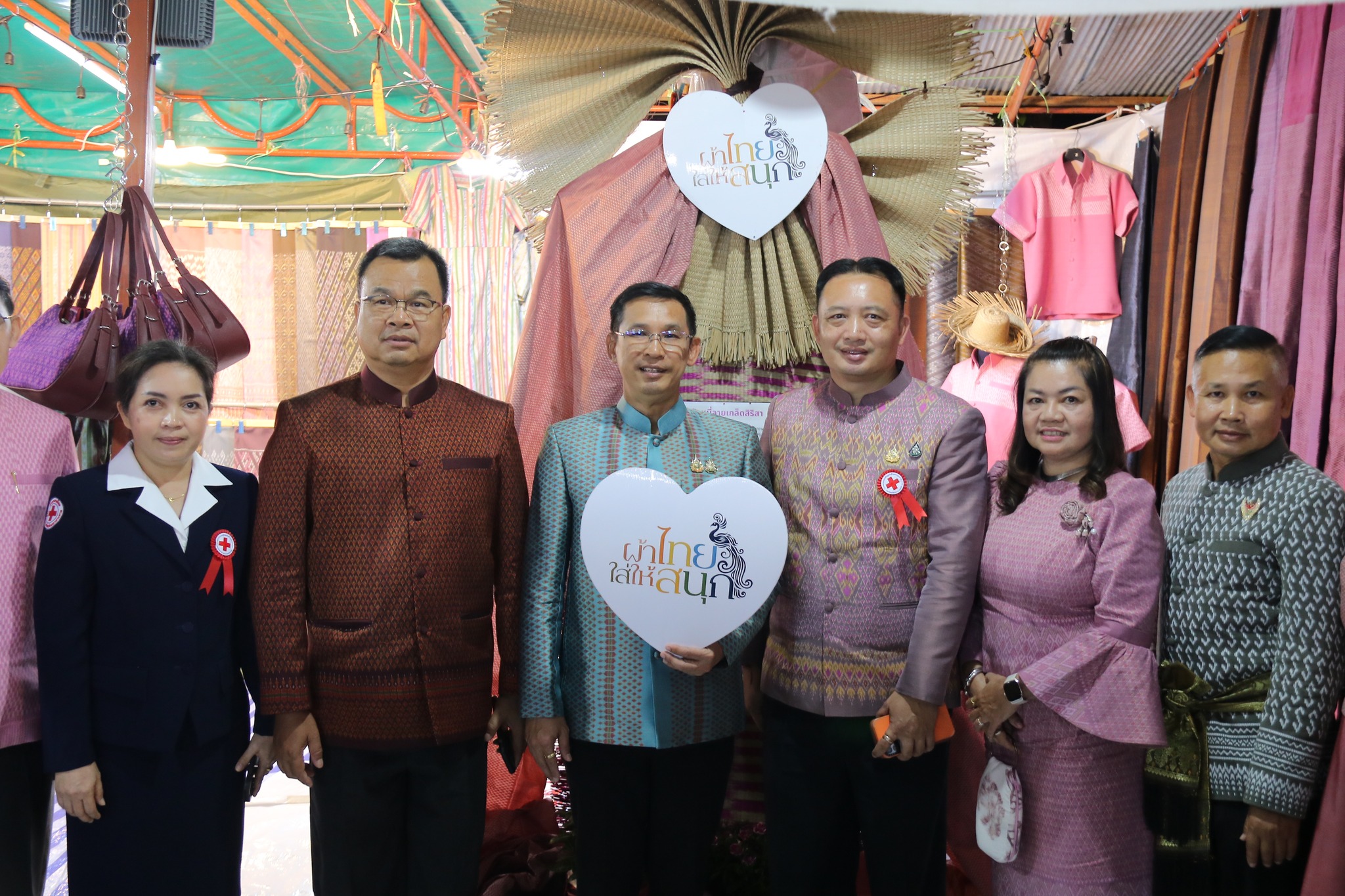 OTOP มหาสารคาม 10 วัน ยอดขาย ทะลุ 2 ล้านบาท ในงานประเพณีบุญเบิกฟ้าและงานกาชาดจังหวัดมหาสารคาม ประจำปี 2568