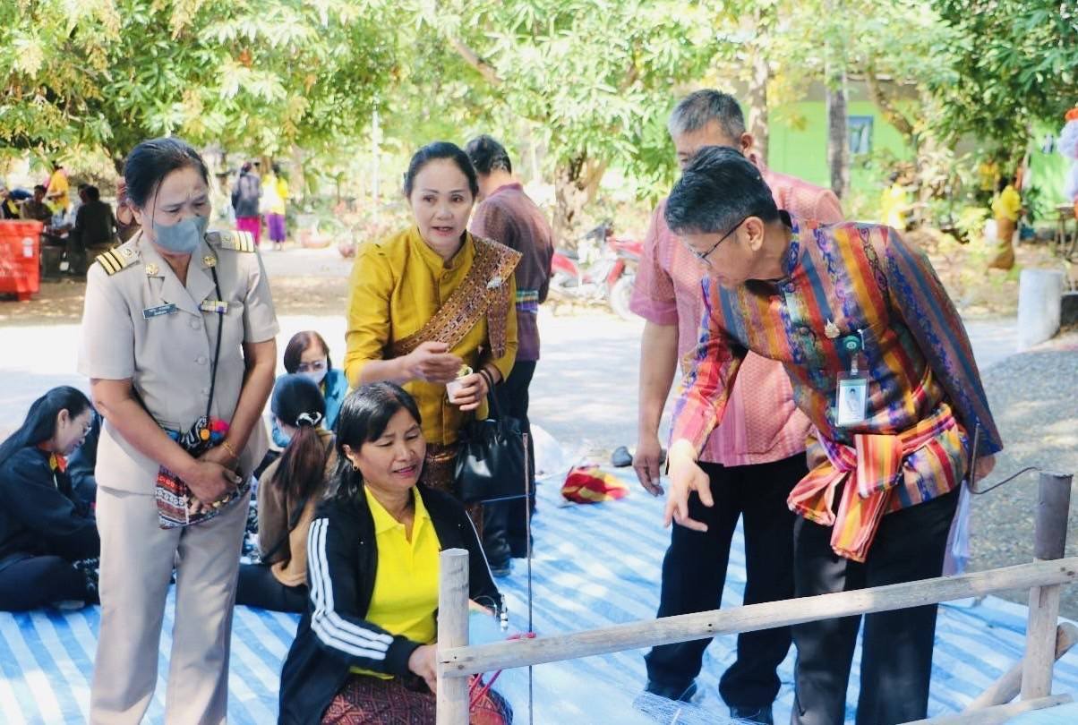 พช.มหาสารคาม ร่วมเป็นคณะกรรมการพิจารณาคัดเลือกกำนัน ผู้ใหญ่บ้านเข้ารับรางวัลประจำปี 2568 จังหวัดมหาสารคาม ลงพื้นที่ตรวจผลการปฏิบัติงานของผู้ใหญ่บ้าน ที่ได้รับการเสนอชื่อเข้ารับการคัดเลือก