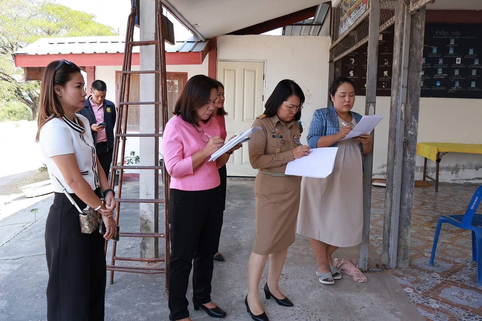 พช.มหาสารคาม : ลงพื้นที่สำรวจความพร้อมสถานที่ต้อนรับ นางสาวธีรรัตน์ สำเร็จวาณิชย์ รัฐมนตรีช่วยว่าการกระทรวงมหาดไทย และคณะ ในโอกาสเดินทางมาปฏิบัติราชการในพื้นที่จังหวัดมหาสารคาม