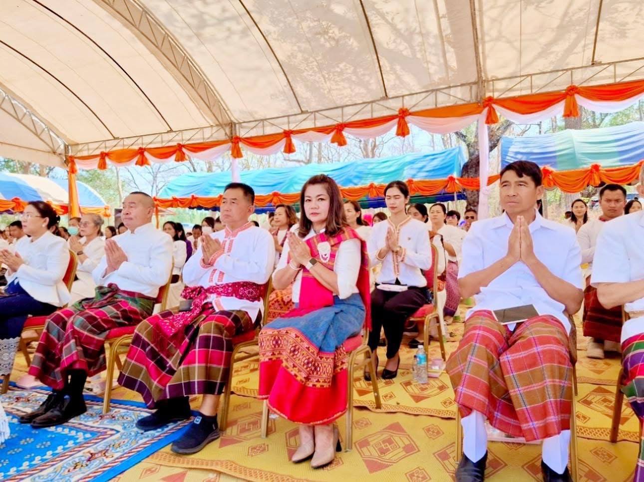 พช.มหาสารคาม ร่วมพิธีบวงสรวงกู่สันตรัตน์ เพื่อขอขมาบรรพบุรุษ ผู้ครองนครจัมปาศรี พระเจ้าชัยวรมันที่ 7
