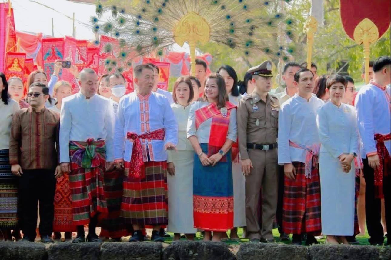 พช.มหาสารคาม ร่วมพิธีบวงสรวงกู่สันตรัตน์ เพื่อขอขมาบรรพบุรุษ ผู้ครองนครจัมปาศรี พระเจ้าชัยวรมันที่ 7