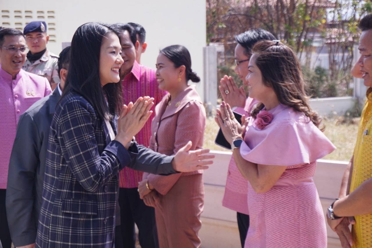 พช.มหาสารคาม : ต้อนรับรัฐมนตรีช่วยว่าการกระทรวงมหาดไทย ลงพื้นที่ จังหวัดมหาสารคาม เยี่ยมชมกลุ่มสัมมาชีพชุมชนบ้านหนองเขื่อนช้าง ย้ำรัฐบาลพร้อมสนับสนุนร่วมขับเคลื่อนเศรษฐกิจฐานรากเพื่อคุณภาพชีวิตที่ดีของประชาชน