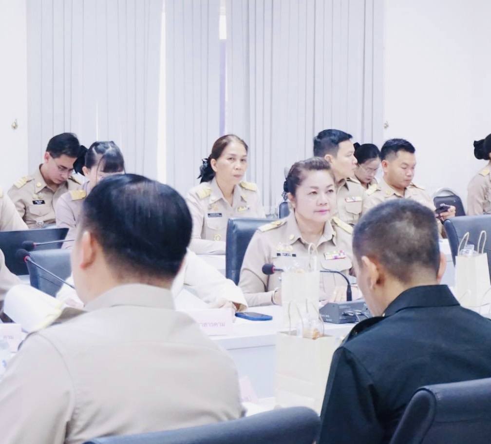พช.มหาสารคาม : ร่วมประชุมเพื่อเตรียมความพร้อมในการลงพื้นที่เพื่อพบปะและมอบนโยบายของรองนายกรัฐมนตรีและรัฐมนตรีว่าการกระทรวงมหาดไทย (นายอนุทิน ชาญวีรกูล) ณ อำเภอนาดูน จังหวัดมหาสารคาม