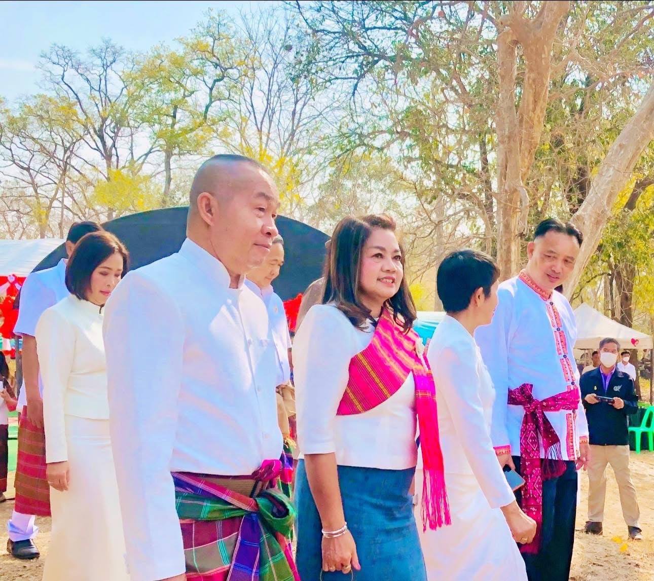 พช.มหาสารคาม ร่วมพิธีบวงสรวงกู่สันตรัตน์ เพื่อขอขมาบรรพบุรุษ ผู้ครองนครจัมปาศรี พระเจ้าชัยวรมันที่ 7