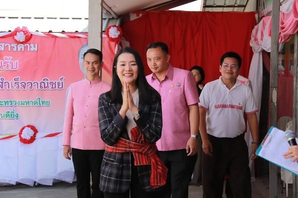 พช.มหาสารคาม : ต้อนรับรัฐมนตรีช่วยว่าการกระทรวงมหาดไทย ลงพื้นที่ จังหวัดมหาสารคาม เยี่ยมชมกลุ่มสัมมาชีพชุมชนบ้านหนองเขื่อนช้าง ย้ำรัฐบาลพร้อมสนับสนุนร่วมขับเคลื่อนเศรษฐกิจฐานรากเพื่อคุณภาพชีวิตที่ดีของประชาชน