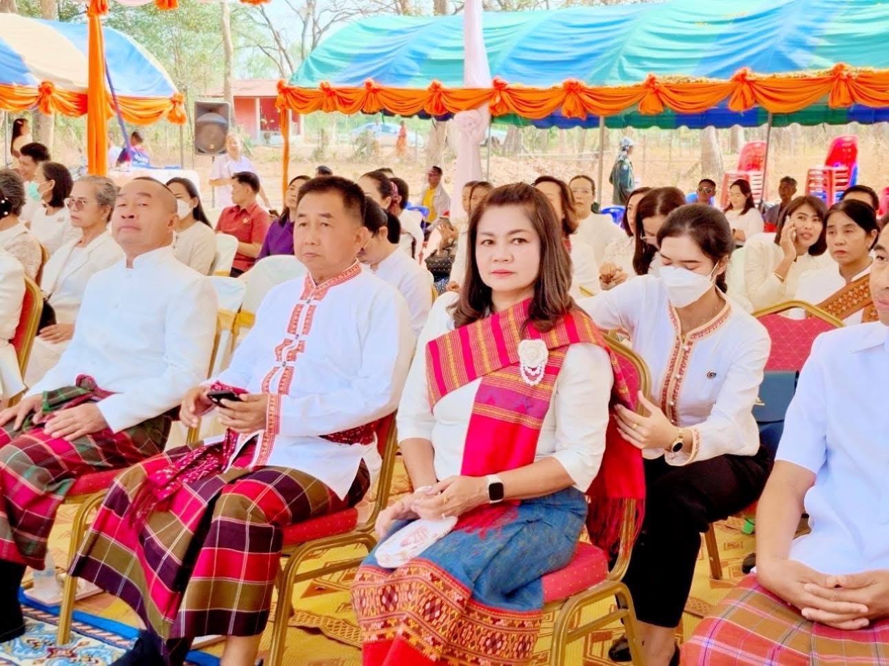 พช.มหาสารคาม ร่วมพิธีบวงสรวงกู่สันตรัตน์ เพื่อขอขมาบรรพบุรุษ ผู้ครองนครจัมปาศรี พระเจ้าชัยวรมันที่ 7