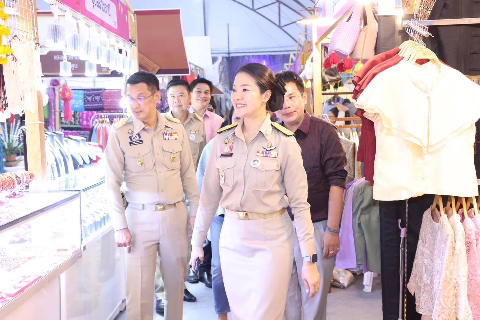 พช.มหาสารคาม : “มท.1” นำผู้บริหารกระทรวงมหาดไทย เยี่ยมชมงาน OTOP ภูมิภาค อุดรธานี พร้อมเชิญชวนประชาชน ชม ช้อป ชิม เช็คอิน 6-12 ก.พ. 68 ณ ทุ่งศรีเมือง รวมพลังจับจ่ายกระตุ้นเศรษฐกิจท้องถิ่น