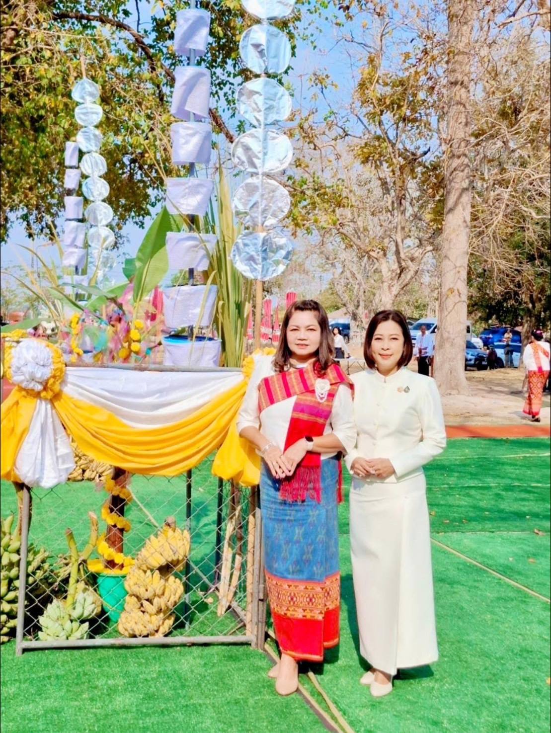 พช.มหาสารคาม ร่วมพิธีบวงสรวงกู่สันตรัตน์ เพื่อขอขมาบรรพบุรุษ ผู้ครองนครจัมปาศรี พระเจ้าชัยวรมันที่ 7
