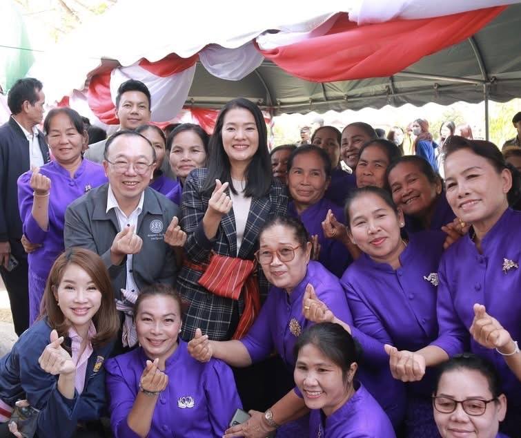 พช.มหาสารคาม : ต้อนรับรัฐมนตรีช่วยว่าการกระทรวงมหาดไทย ลงพื้นที่ จังหวัดมหาสารคาม เยี่ยมชมกลุ่มสัมมาชีพชุมชนบ้านหนองเขื่อนช้าง ย้ำรัฐบาลพร้อมสนับสนุนร่วมขับเคลื่อนเศรษฐกิจฐานรากเพื่อคุณภาพชีวิตที่ดีของประชาชน