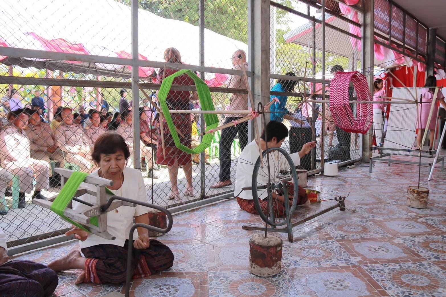 พช.มหาสารคาม : ต้อนรับรัฐมนตรีช่วยว่าการกระทรวงมหาดไทย ลงพื้นที่ จังหวัดมหาสารคาม เยี่ยมชมกลุ่มสัมมาชีพชุมชนบ้านหนองเขื่อนช้าง ย้ำรัฐบาลพร้อมสนับสนุนร่วมขับเคลื่อนเศรษฐกิจฐานรากเพื่อคุณภาพชีวิตที่ดีของประชาชน