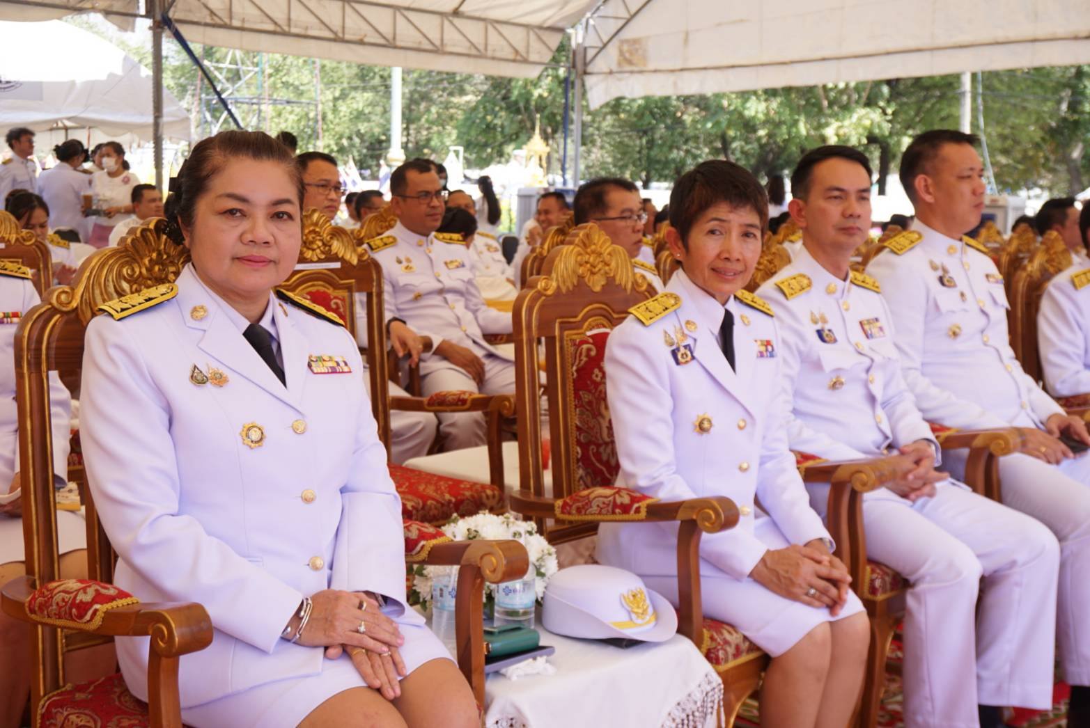 พช.มหาสารคาม : ร่วมพิธีสรงน้ำพระราชทานพระบรมธาตุนาดูน จังหวัดมหาสารคาม และทำบุญ เวียนเทียนรอบองค์พระธาตุ เพื่อความเป็นสิริมงคลเนื่องในวันมาฆบูชา