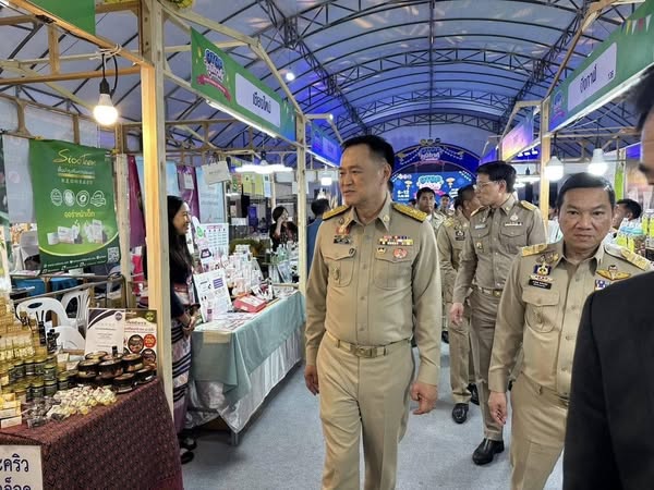 พช.มหาสารคาม : “มท.1” นำผู้บริหารกระทรวงมหาดไทย เยี่ยมชมงาน OTOP ภูมิภาค อุดรธานี พร้อมเชิญชวนประชาชน ชม ช้อป ชิม เช็คอิน 6-12 ก.พ. 68 ณ ทุ่งศรีเมือง รวมพลังจับจ่ายกระตุ้นเศรษฐกิจท้องถิ่น