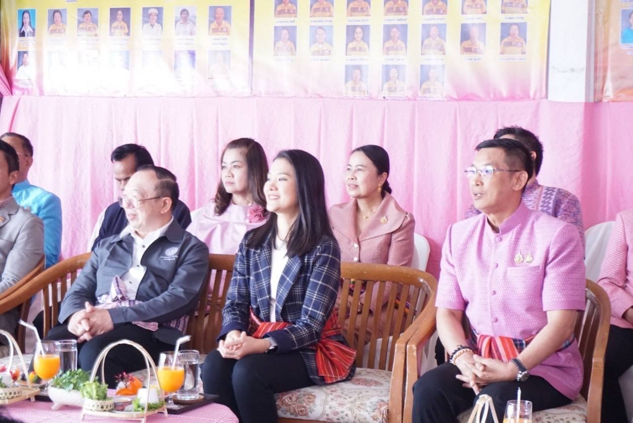 พช.มหาสารคาม : ต้อนรับรัฐมนตรีช่วยว่าการกระทรวงมหาดไทย ลงพื้นที่ จังหวัดมหาสารคาม เยี่ยมชมกลุ่มสัมมาชีพชุมชนบ้านหนองเขื่อนช้าง ย้ำรัฐบาลพร้อมสนับสนุนร่วมขับเคลื่อนเศรษฐกิจฐานรากเพื่อคุณภาพชีวิตที่ดีของประชาชน