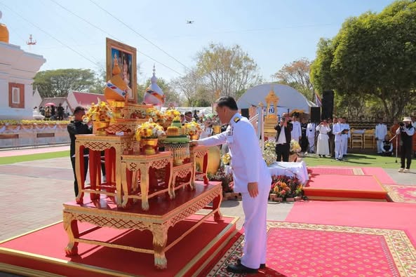 พช.มหาสารคาม : ร่วมพิธีสรงน้ำพระราชทานพระบรมธาตุนาดูน จังหวัดมหาสารคาม และทำบุญ เวียนเทียนรอบองค์พระธาตุ เพื่อความเป็นสิริมงคลเนื่องในวันมาฆบูชา