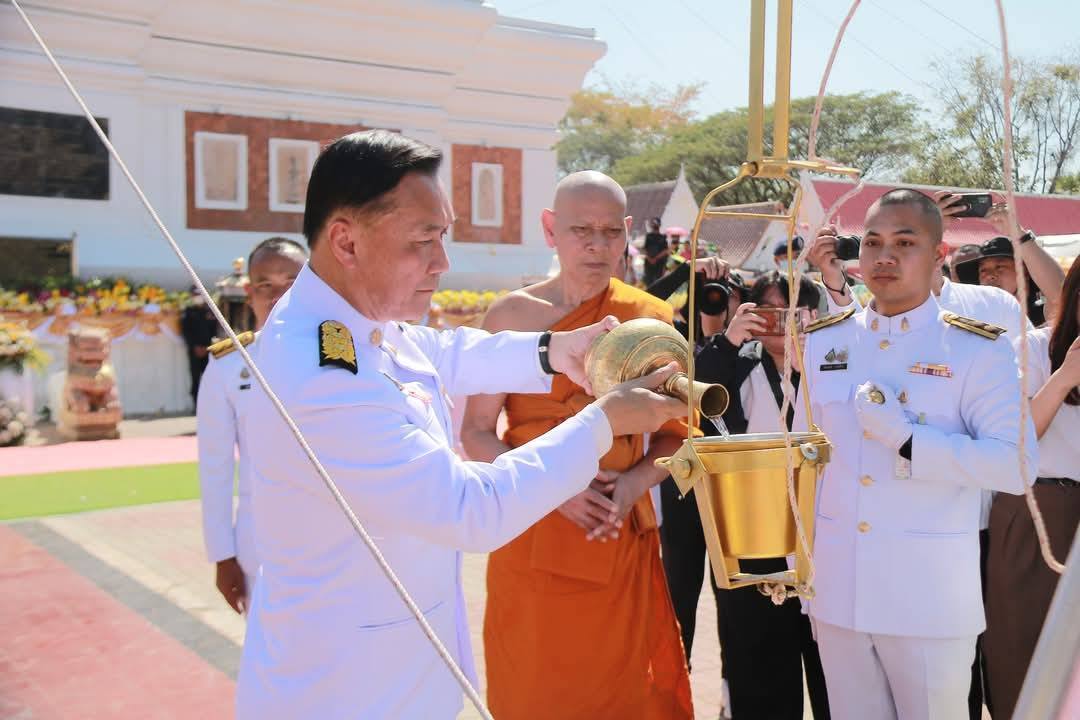 พช.มหาสารคาม : ร่วมพิธีสรงน้ำพระราชทานพระบรมธาตุนาดูน จังหวัดมหาสารคาม และทำบุญ เวียนเทียนรอบองค์พระธาตุ เพื่อความเป็นสิริมงคลเนื่องในวันมาฆบูชา