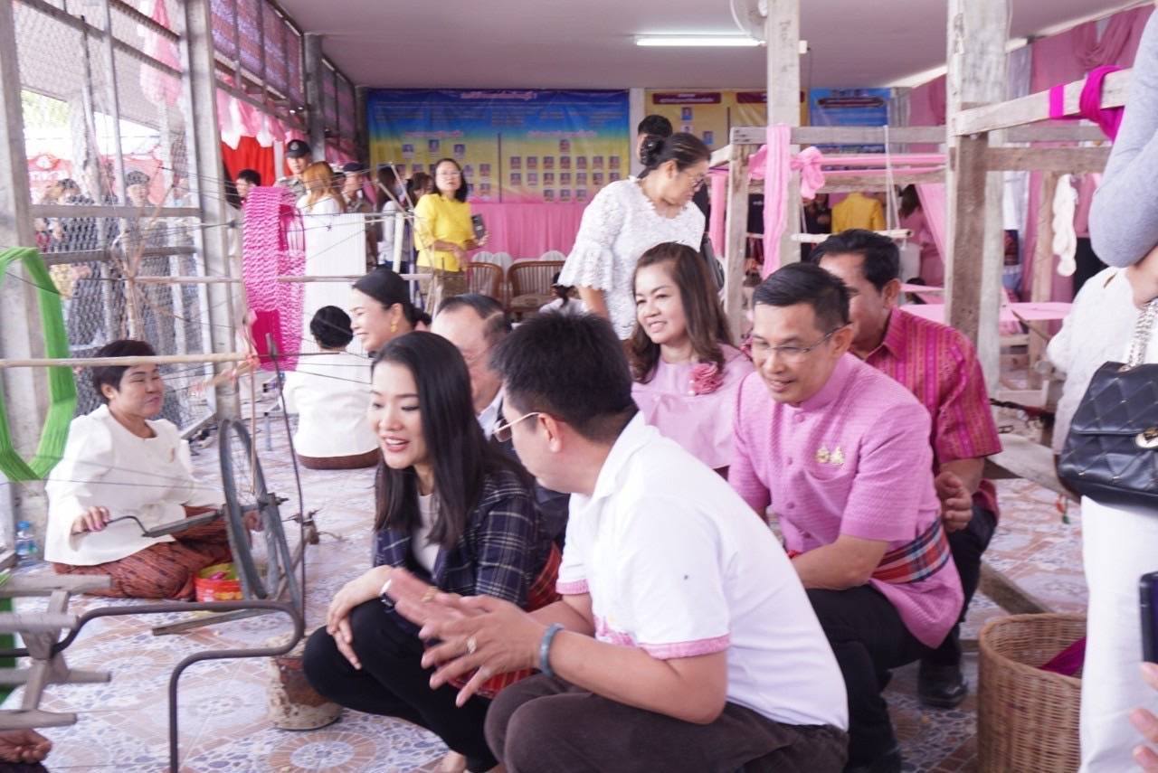 พช.มหาสารคาม : ต้อนรับรัฐมนตรีช่วยว่าการกระทรวงมหาดไทย ลงพื้นที่ จังหวัดมหาสารคาม เยี่ยมชมกลุ่มสัมมาชีพชุมชนบ้านหนองเขื่อนช้าง ย้ำรัฐบาลพร้อมสนับสนุนร่วมขับเคลื่อนเศรษฐกิจฐานรากเพื่อคุณภาพชีวิตที่ดีของประชาชน