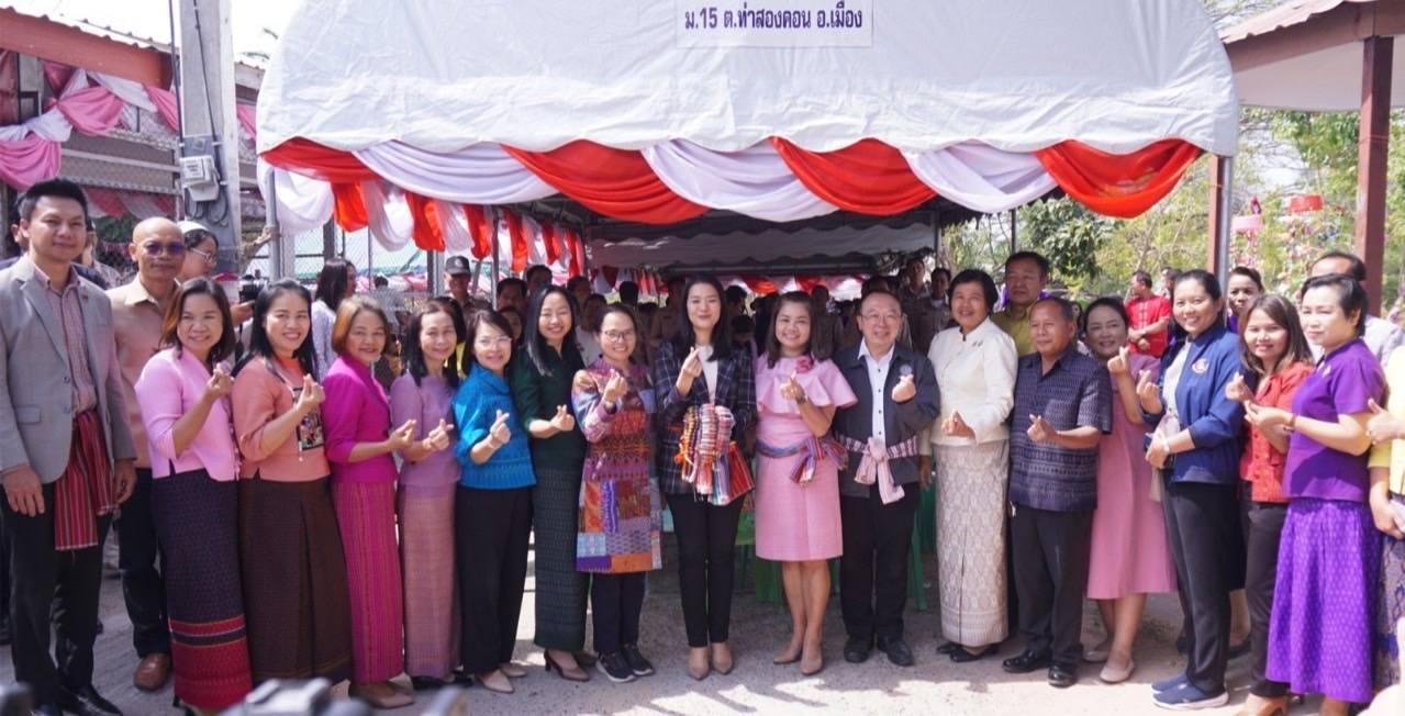 พช.มหาสารคาม : ต้อนรับรัฐมนตรีช่วยว่าการกระทรวงมหาดไทย ลงพื้นที่ จังหวัดมหาสารคาม เยี่ยมชมกลุ่มสัมมาชีพชุมชนบ้านหนองเขื่อนช้าง ย้ำรัฐบาลพร้อมสนับสนุนร่วมขับเคลื่อนเศรษฐกิจฐานรากเพื่อคุณภาพชีวิตที่ดีของประชาชน
