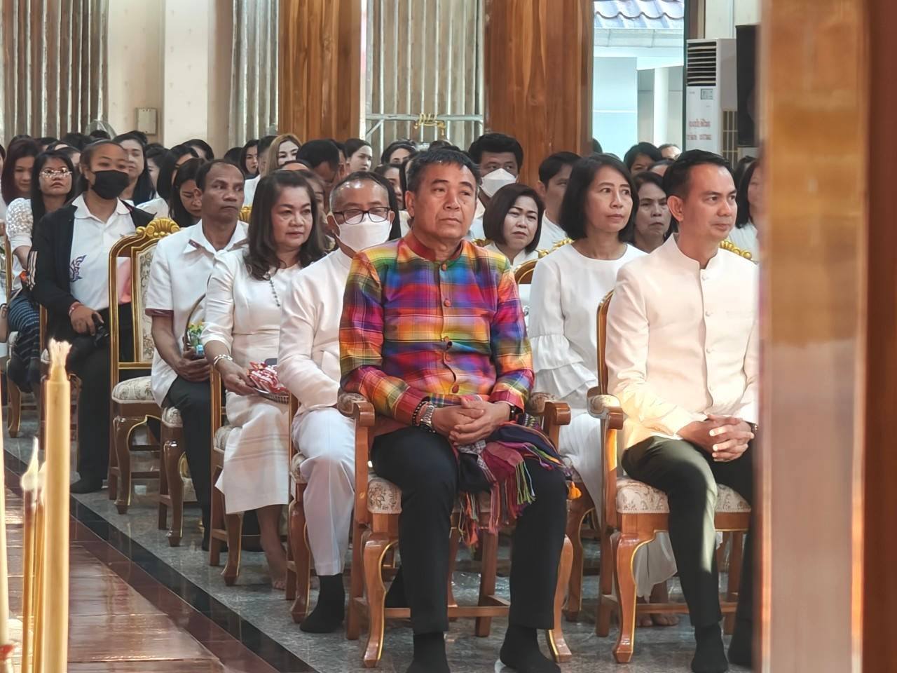 พช.มหาสารคาม : ผู้ว่าราชการจังหวัดมหาสารคาม นำพุทธศาสนิกชนร่วมทำบุญตักบาตร เนื่องในวันมาฆบูชา ประจำปี 2568