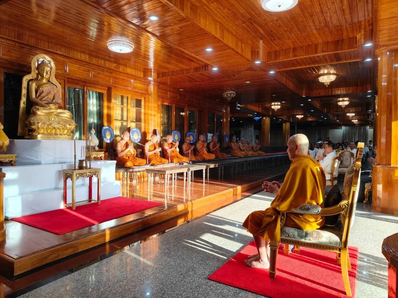 พช.มหาสารคาม : ผู้ว่าราชการจังหวัดมหาสารคาม นำพุทธศาสนิกชนร่วมทำบุญตักบาตร เนื่องในวันมาฆบูชา ประจำปี 2568